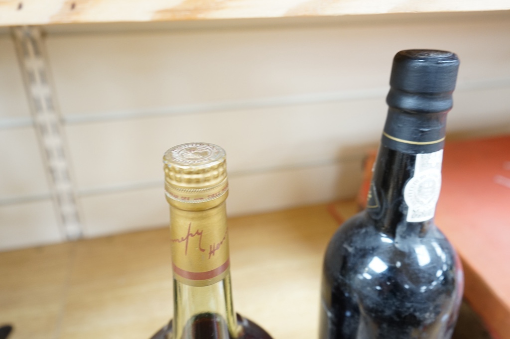 A bottle of Royal Oporto 1967 port together with a bottle of Hennessy Cognac (2). Condition - unknown storage